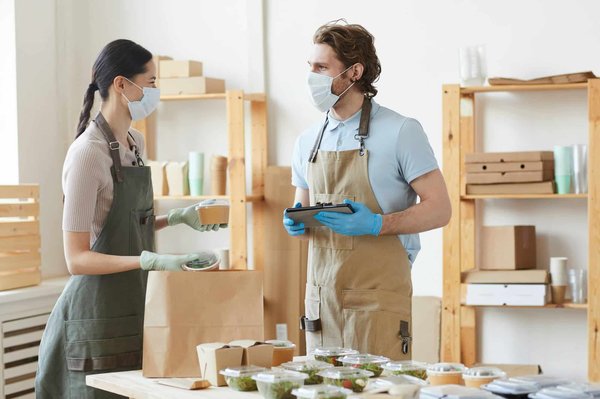 Quelles stratégies pour améliorer l'efficacité du service en salle dans un restaurant familial?